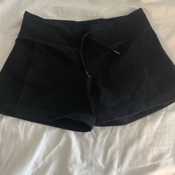 Lululemon Cotton Shorts - size 6 - Picture 1 of 2